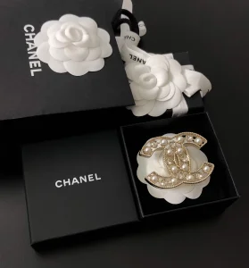 Replica Womens Jewelry Chanel Gold CC Pearls and Diamond Brooch A39PP140 AA179924