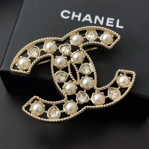 Replica Womens Jewelry Chanel Gold CC Pearls and Diamond Brooch A39PP140 AA179924
