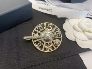 Replica Womens Jewelry Chanel Gold Round Charms Brooch A39PP140 AA182080