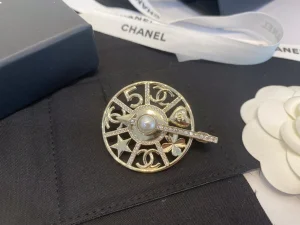 Replica Womens Jewelry Chanel Gold Round Charms Brooch A39PP140 AA182080