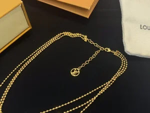 Replica Womens Jewelry Louis Vuitton Essential Gold V Skin Necklace A39PP280 AA187806