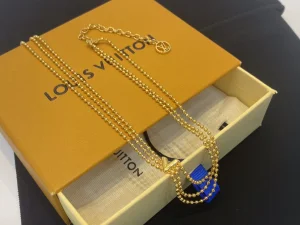 Replica Womens Jewelry Louis Vuitton Essential Gold V Skin Necklace A39PP280 AA187806