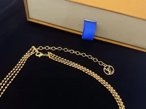 Replica Womens Jewelry Louis Vuitton Essential Gold V Skin Necklace A39PP280 AA187806