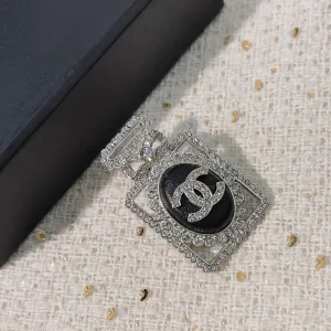Essenceofluxury Womens Jewelry Chanel Crystals CC Logo Bottle Shaped Brooch A205PP180 AA192364