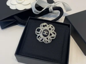 Essenceofluxury Womens Jewelry Chanel Crystals CC Monogram Flower Brooch A39PP180 AA192815