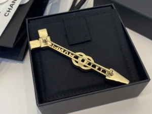 Replica Womens Jewelry Chanel Crystals CC Arrow Brooch A39PP180 AA193045