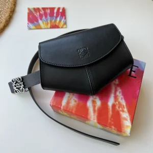Essenceofluxury Womens Belts Loewe Leather Anagram Belt with Pouch in Black A175PP480 AA194098