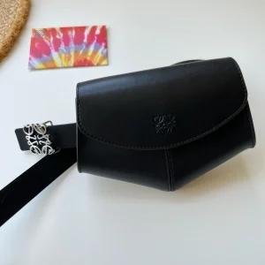 Essenceofluxury Womens Belts Loewe Leather Anagram Belt with Pouch in Black A175PP480 AA194098