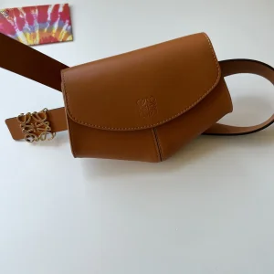 Essenceofluxury Womens Belts Loewe Leather Anagram Belt with Pouch in Brown A175PP480 AA194097