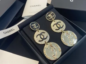 Essenceofluxury Womens Jewelry Chanel CC Logo Round Earrings A39PP180 AA194239
