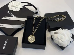 Essenceofluxury Womens Jewelry Chanel CC Logo Round Pendant Necklace A39PP180 AA194241