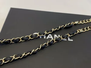 Essenceofluxury Womens Jewelry Chanel CC Logo Round Pendant Necklace A39PP180 AA194241