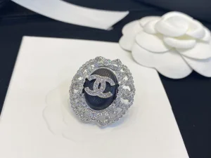 Essenceofluxury Womens Jewelry Chanel Crystals CC Logo Brooch A39PP180 AA194237