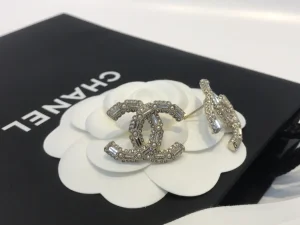 Essenceofluxury Womens Jewelry Chanel Crystals CC Logo Earrings A39PP180 AA194235