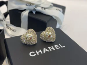 Essenceofluxury Womens Jewelry Chanel Crystals Heart Earrings A39PP180 AA194249
