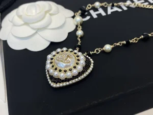 Essenceofluxury Womens Jewelry Chanel Heart Pearls Pendant Necklace A39PP180 AA194250