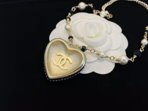 Essenceofluxury Womens Jewelry Chanel Heart Pearls Pendant Necklace A39PP180 AA194250