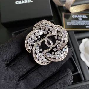 Essenceofluxury Womens Jewelry Chanel Crystals CC Logo Flower Brooch A152PP180 AA194984