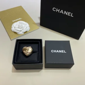 Essenceofluxury Womens Jewelry Chanel Turnlock CC Logo Gold Heart Rings A152PP180 AA195468
