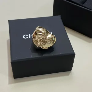 Essenceofluxury Womens Jewelry Chanel Turnlock CC Logo Gold Heart Rings A152PP180 AA195468