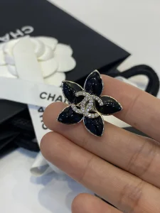 Essenceofluxury Womens Jewelry Chanel Crystals CC Logo Black Flower Brooch A39PP180 AA195576
