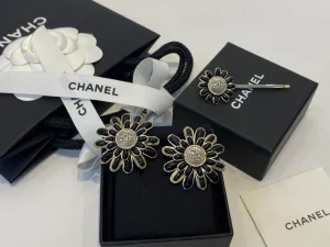 Essenceofluxury Womens Jewelry Chanel Crystals CC Logo Black Flower Earrings A39PP180 AA195577