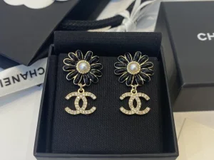 Essenceofluxury Womens Jewelry Chanel Crystals CC Logo Black Flower Earrings A39PP180 AA195578