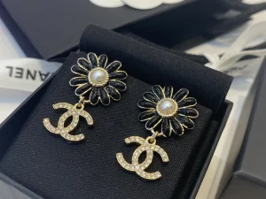 Essenceofluxury Womens Jewelry Chanel Crystals CC Logo Black Flower Earrings A39PP180 AA195578