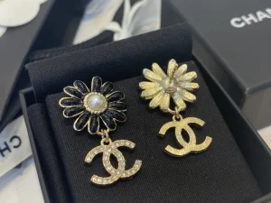 Essenceofluxury Womens Jewelry Chanel Crystals CC Logo Black Flower Earrings A39PP180 AA195578