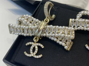 Essenceofluxury Womens Jewelry Chanel Crystals CC Logo Bowknot Earrings A39PP280 AA196708