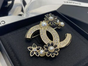 Essenceofluxury Womens Jewelry Chanel Crystals CC Logo Flowers Brooch A39PP180 AA196713