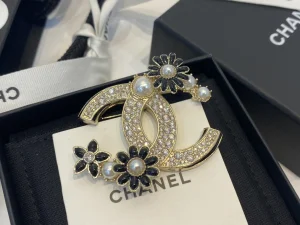 Essenceofluxury Womens Jewelry Chanel Crystals CC Logo Flowers Brooch A39PP180 AA196713
