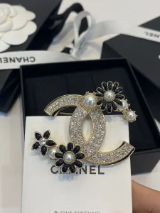 Essenceofluxury Womens Jewelry Chanel Crystals CC Logo Flowers Brooch A39PP180 AA196713