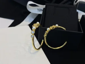 Essenceofluxury Womens Jewelry Chanel Crystals CC Logo Gold Earrings A39PP180 AA196720