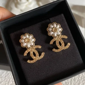 Essenceofluxury Womens Jewelry Chanel Flower Gold CC Logo Earrings A152PP180 AA196921