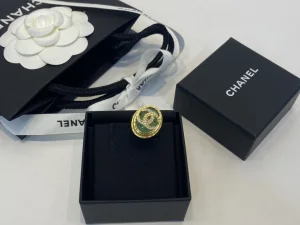 Essenceofluxury Womens Jewelry Chanel Crystals CC Logo Rings Gold A39PP180 AA197100