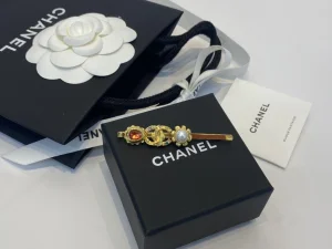 Essenceofluxury Womens Jewelry Chanel Gold CC Logo Hair Accessory A39PP180 AA197101