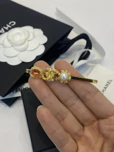 Essenceofluxury Womens Jewelry Chanel Gold CC Logo Hair Accessory A39PP180 AA197101