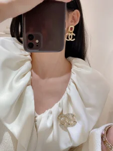 Essenceofluxury Womens Jewelry Chanel Vintage Crystals CC Logo Earrings A173PP180 AA197854