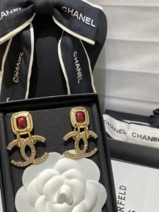 Essenceofluxury Womens Jewelry Chanel Vintage Crystals CC Logo Earrings A173PP180 AA197854