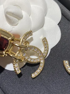 Essenceofluxury Womens Jewelry Chanel Vintage Crystals CC Logo Earrings A173PP180 AA197854