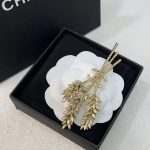 Essenceofluxury Womens Jewelry Chanel Gold CC Logo and Wheat Brooch A205PP280 AA198926
