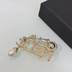 Essenceofluxury Womens Jewelry Chanel Gold Monogram CC Logo Brooch A205PP180 AA198901