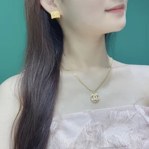 Essenceofluxury Womens Jewelry Louis Vuitton LV Petite Malle Earrings Gold A205PP180 AA198903