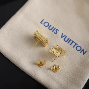 Essenceofluxury Womens Jewelry Louis Vuitton LV Petite Malle Earrings Gold A205PP180 AA198903