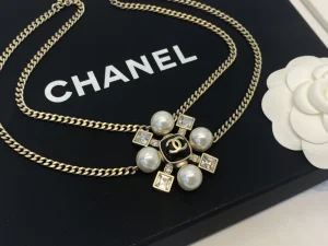 Essenceofluxury Womens Jewelry Chanel Chain Pendant Choker Necklace Gold A39PP280 AA200213