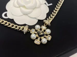 Essenceofluxury Womens Jewelry Chanel Chain Pendant Necklace Gold A39PP280 AA200212