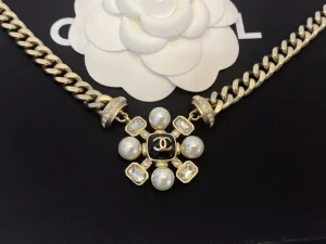 Essenceofluxury Womens Jewelry Chanel Chain Pendant Necklace Gold A39PP280 AA200212