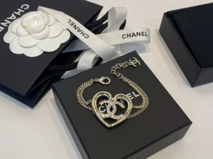 Essenceofluxury Womens Jewelry Chanel Gold Crystals CC Heart Chain Bracelets A39PP180 AA200224