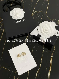 Essenceofluxury Womens Jewelry Chanel Crystals CC Logo Gold Heart Earrings A152PP180 AA200453
